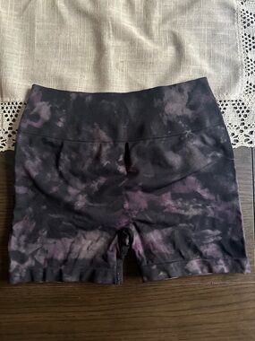 Tie-Dye Seamless Women’s Bike Shorts - Black & Purple